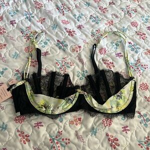 Very Sexy Unlined Demi Bra 32D NWT Victoria’s Secret Designer Collection Black